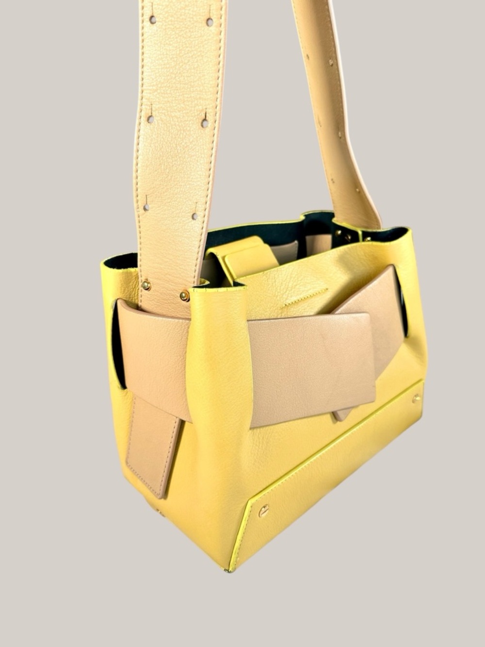 Yuzefi Women’s Dinky Yellow Shoulder/Handbag
